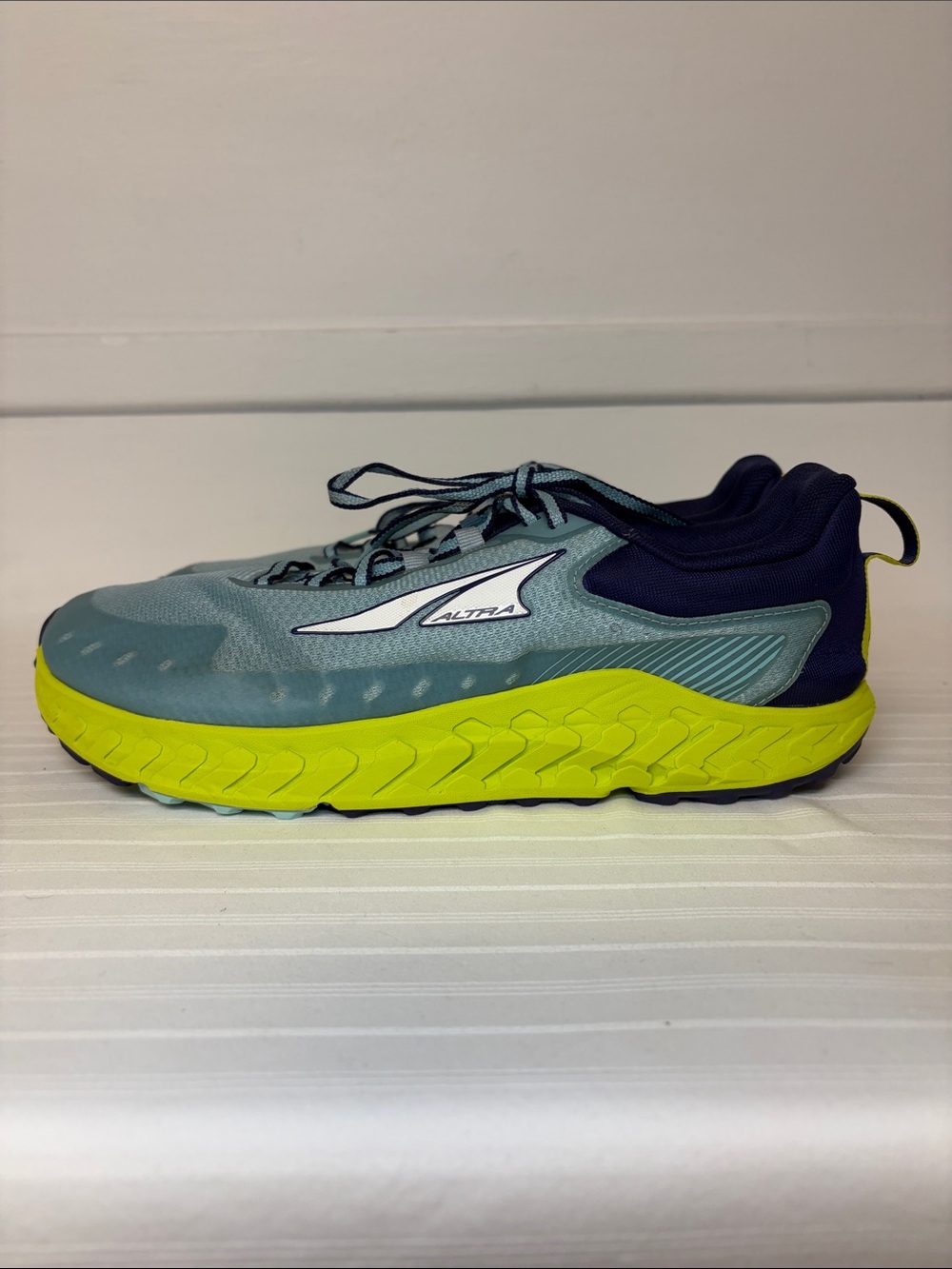ALTRA Outroad 2 Running Shoes Sneakers - Women's size 11.5 men’s size 10